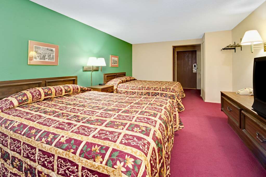 Super 8 By Wyndham Shelbyville Habitación foto
