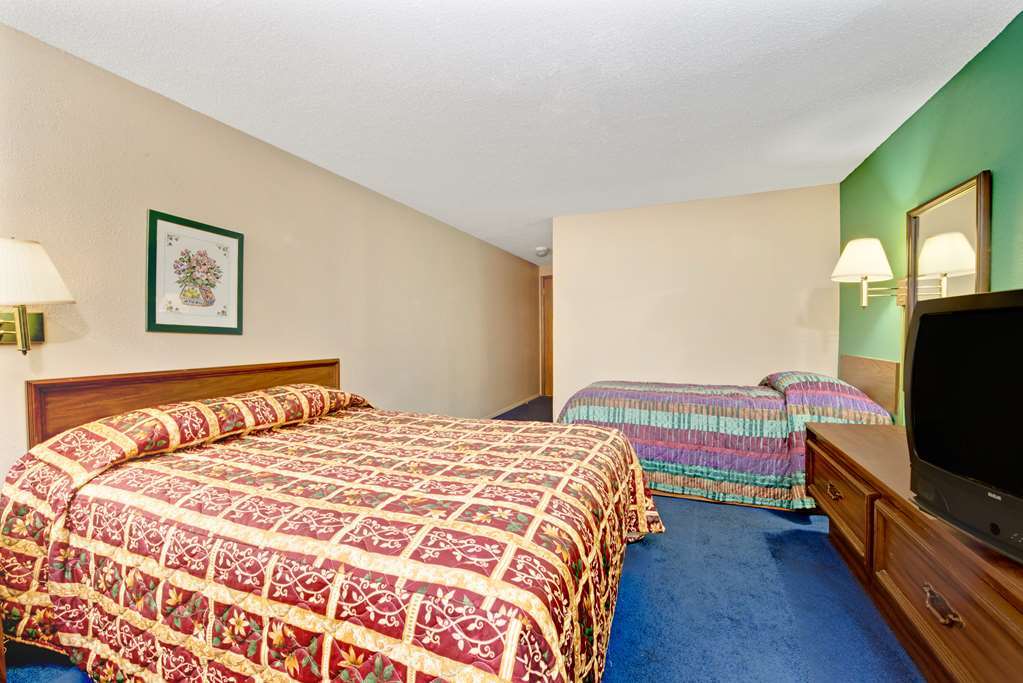 Super 8 By Wyndham Shelbyville Habitación foto